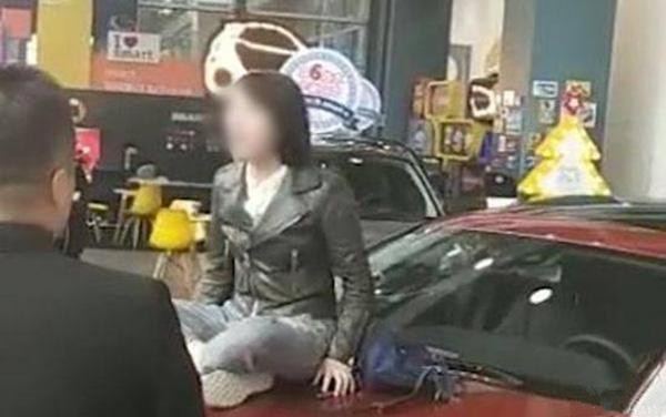 奔馳女車(chē)主維 權(quán)：到底是車(chē)的問(wèn)題還是4S店的問(wèn)題？