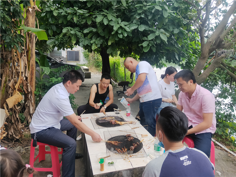 重陽(yáng)節(jié)，貝朗金屬成型機(jī)械廠家員工相約戶外燒烤
